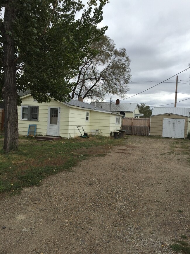 Building Photo - 2 Bedroom 1 Bathroom House