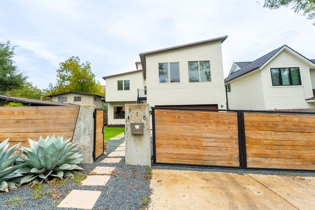 Photo - Gorgeous 4 bedroom, 5 bathroom House in Bouldin Creek!