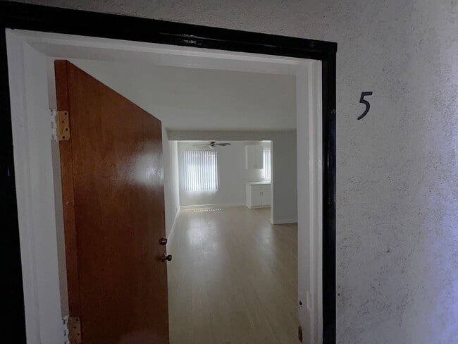Photo - 803 S Crenshaw Blvd Unit 005