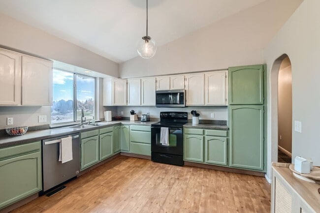284 Dover Ct