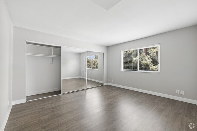 2BR, 2BA - 900SF - Bedroom