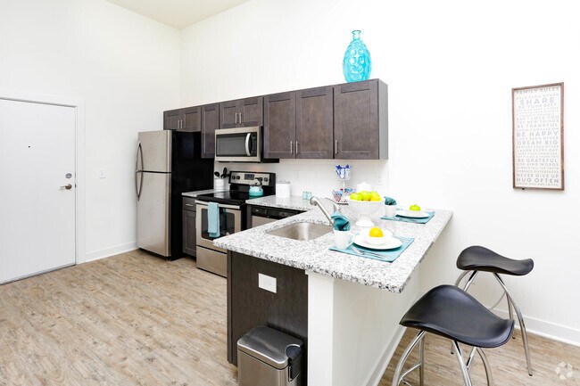 1 BR, 1 BA - Deluxe - 573 SF