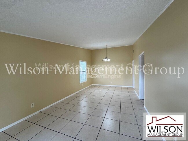 Photo - 359 Chaucer Ct