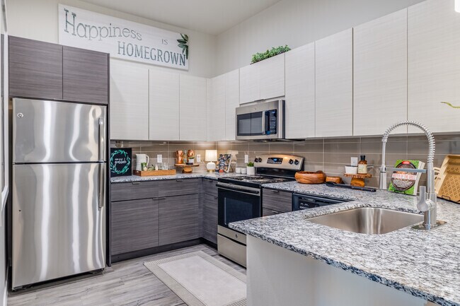 2BR, 2BA - 846SF