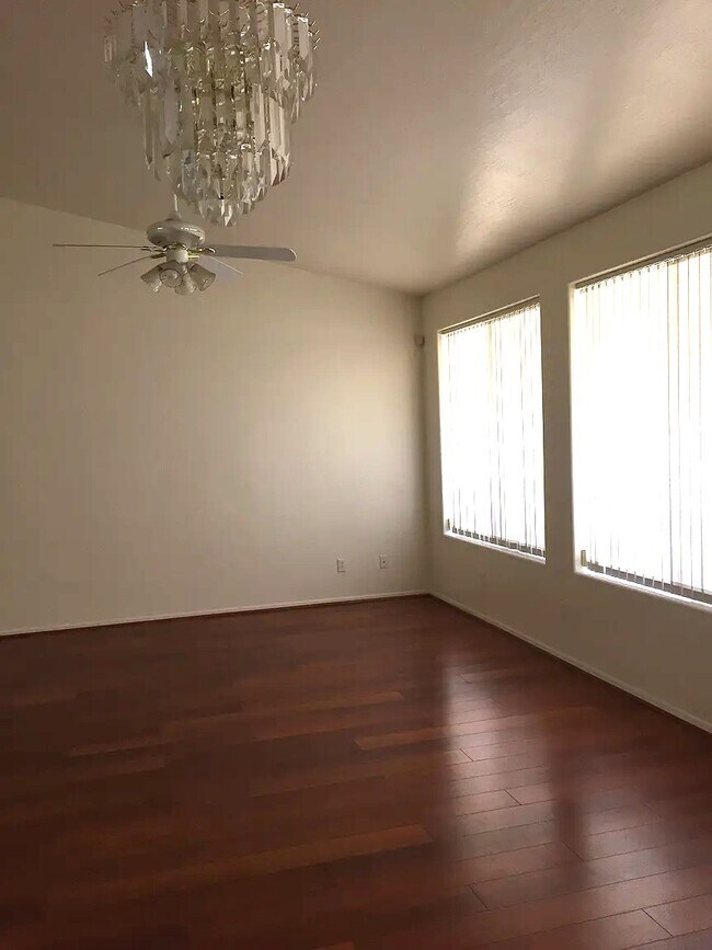 Photo - 5112 E Juniper Ave