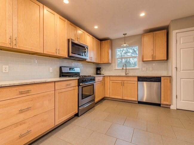 Building Photo - 4412 Gillis St Rental