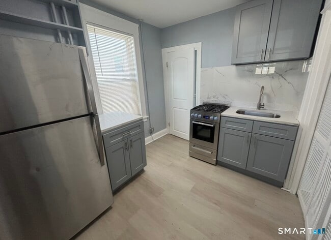 Building Photo - 98 Wolcott St