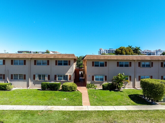 Building Photo - 650 SW 2nd Ave Unit 252