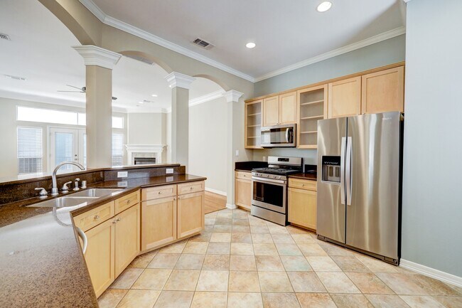 Photo - 5314 Blossom St