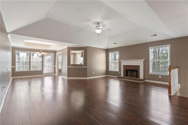 Photo - 177 Hollinger Way