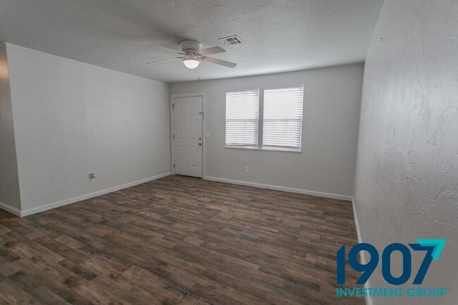 Photo - 217 W 9th St
