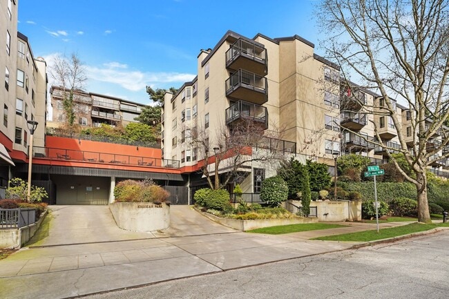 Building Photo - 410 W Roy St Unit 105 Rental