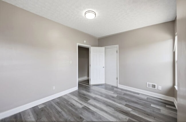 Photo - 393 St Clair Ave
