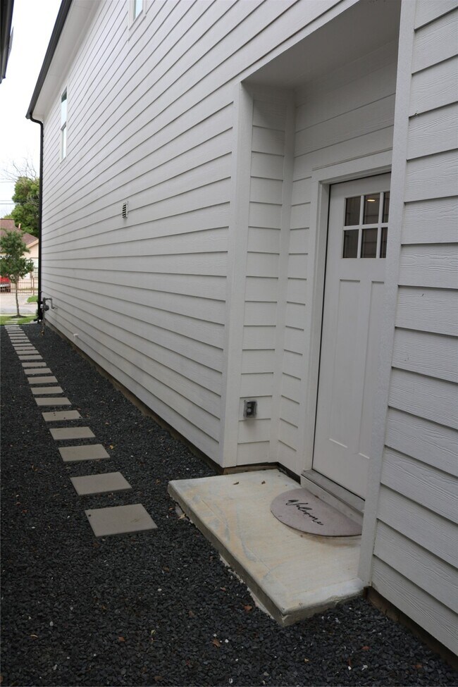 Photo - 4714 Fisk St