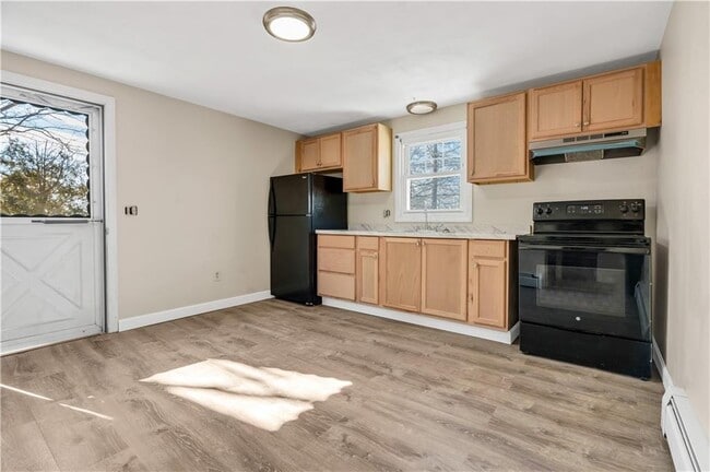 Building Photo - 12 Monson St Unit 2