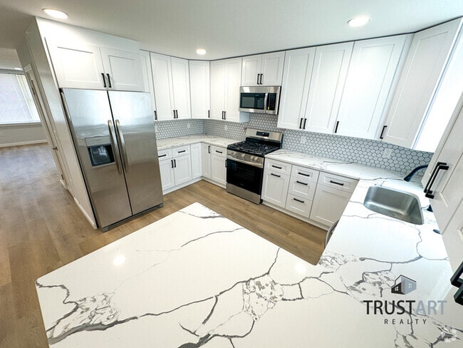 Building Photo - 3 bed/2.5 bath House in North East Philade...