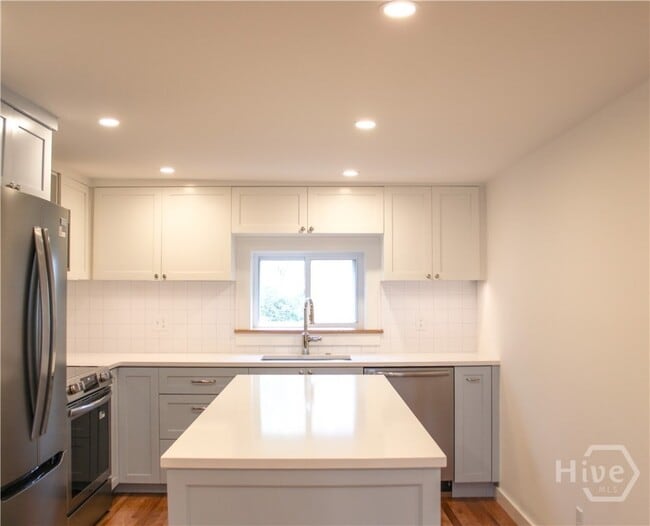 Photo - 732 E 38th St