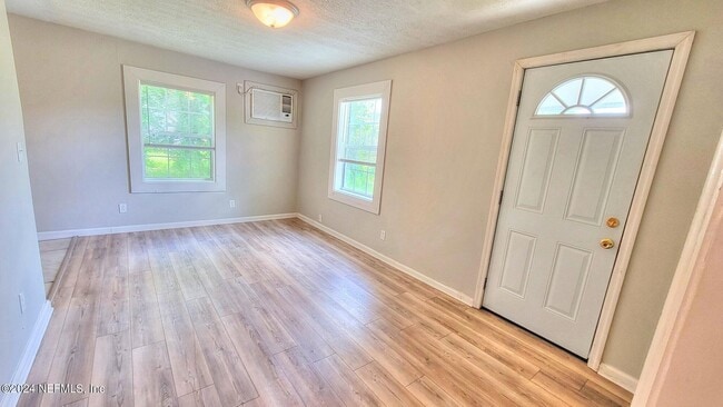 Photo - 9248 9th Ave