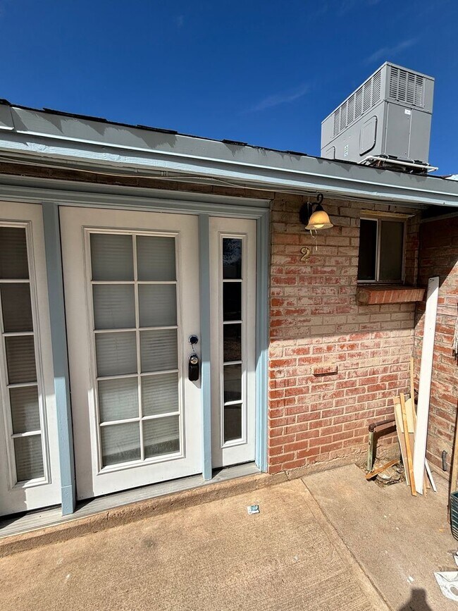 Building Photo - COMING SOON! Unit 2