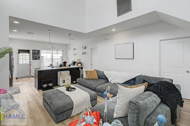 Photo - 881 Grayson Ave