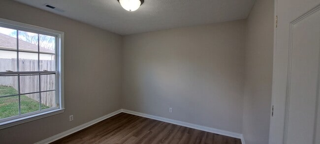 Photo - 1906 Terrace Pt