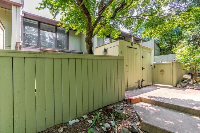 Photo - 7 Belaire Way