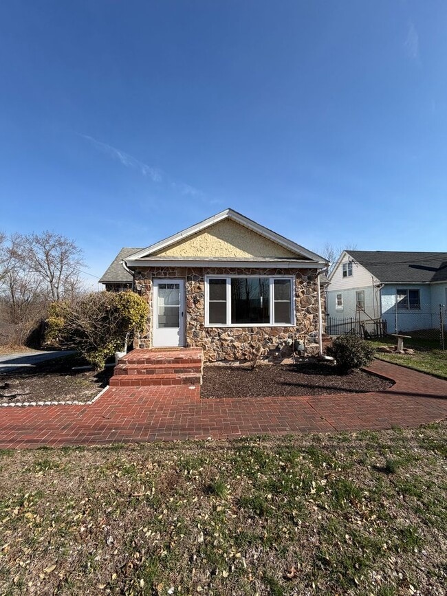 Photo - 35 Benjamin Franklin Hwy