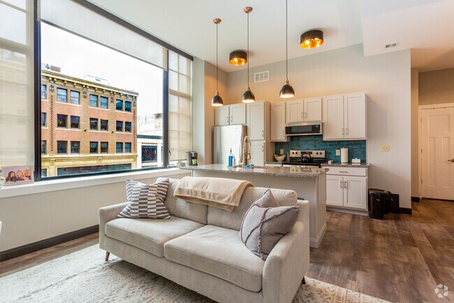 1BR, 1BA-700SF