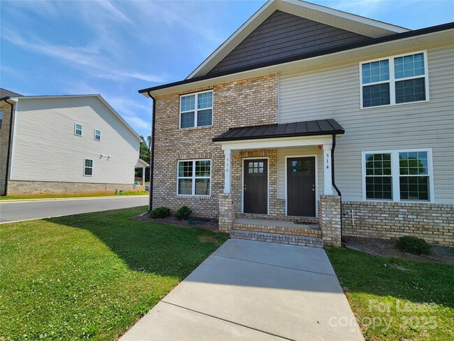Photo - 316 S Main St Townhome