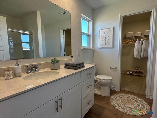 Photo - 945 Heartseed Ave