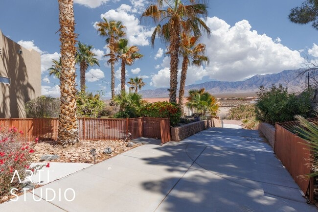 Photo - Beautiful 4 Bedroom, 3.5 Bath Home in Scenic