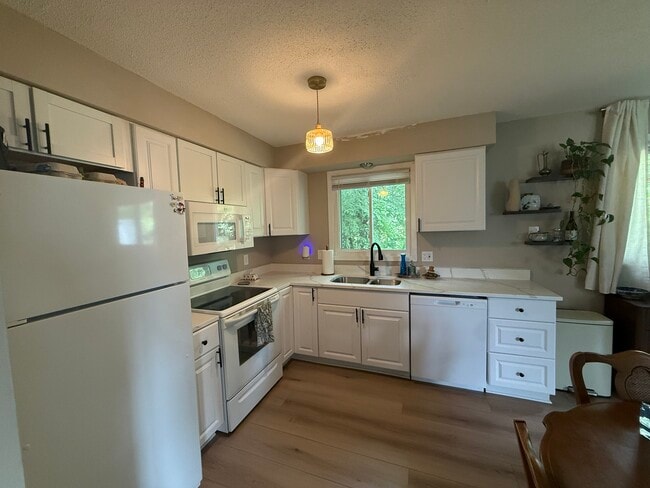 Photo - 12916 Pilgrim Ln N