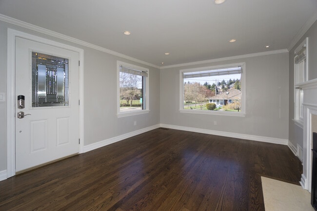Photo - 3002 32nd Ave W