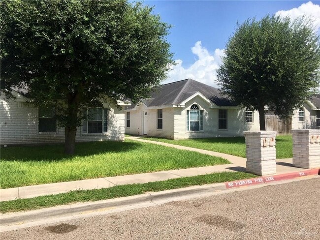 Building Photo - 812 N Cross Ln Unit 2 Rental