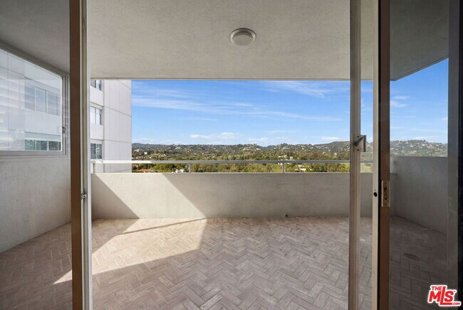 Photo - 875 Comstock Ave Unit 18E/F