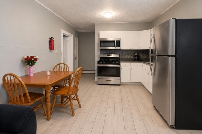 Building Photo - 148 Carlton Ave Unit 2R