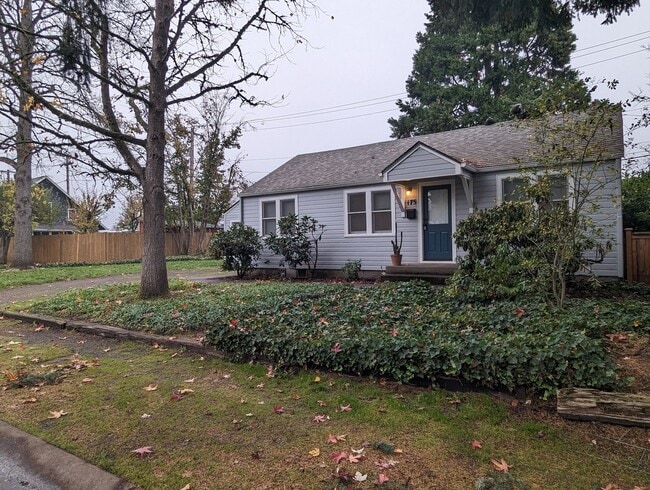 Photo - Spacious 2-Bedroom, 1-bath Home Close To Owen Rose Gardens!