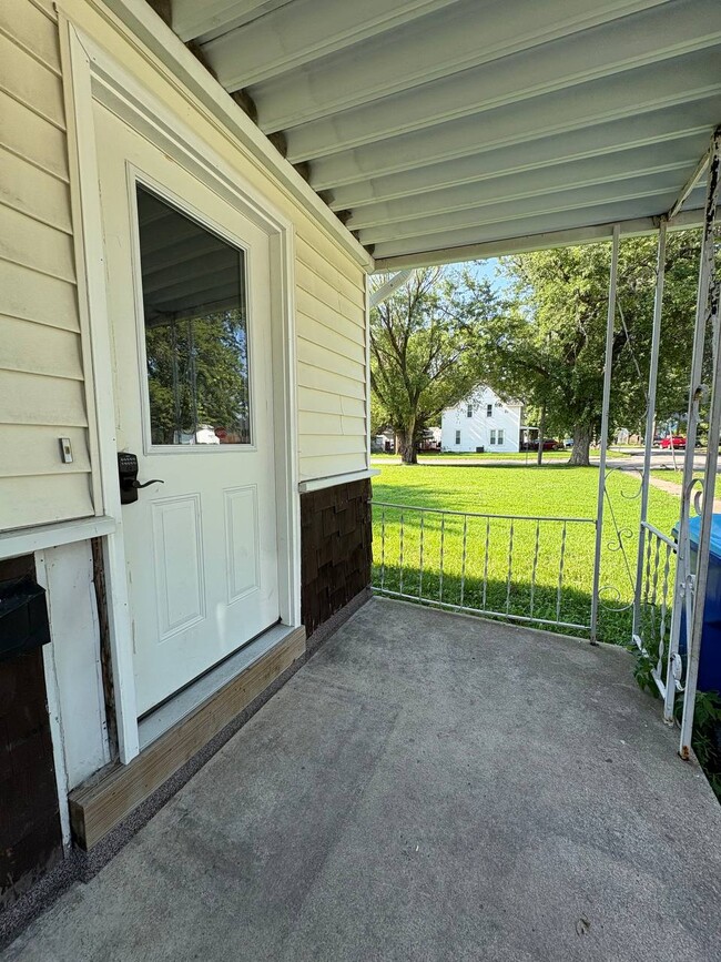 Photo - 706 3rd Ave SW