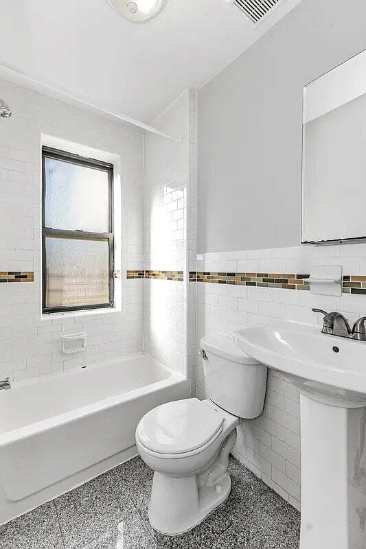 Photo - 101 Delancey St Unidad 20