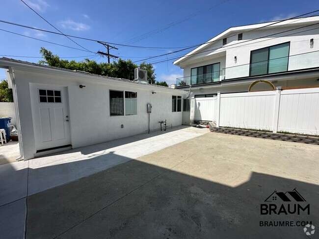 Building Photo - 1111 S Crest Dr Unit ADU/GUESTHOUSE
