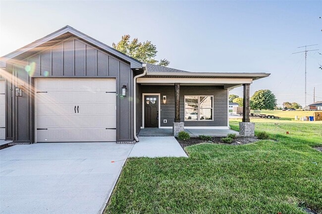 Building Photo - 558 Providence Ct