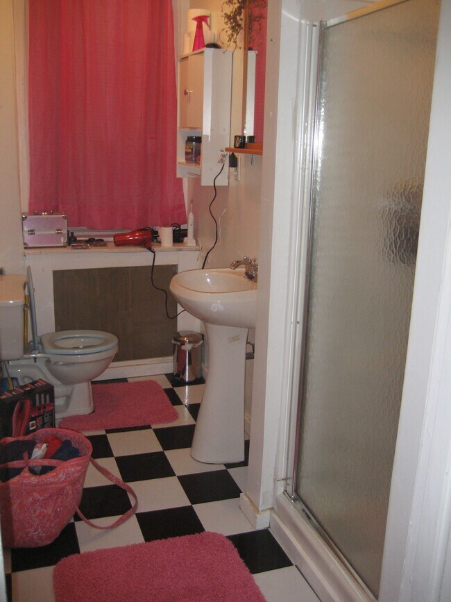 Photo - 745 S 4th St Unidad 2nd flr -HEAT INCLUDED