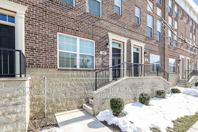 Building Photo - 10 N Center St