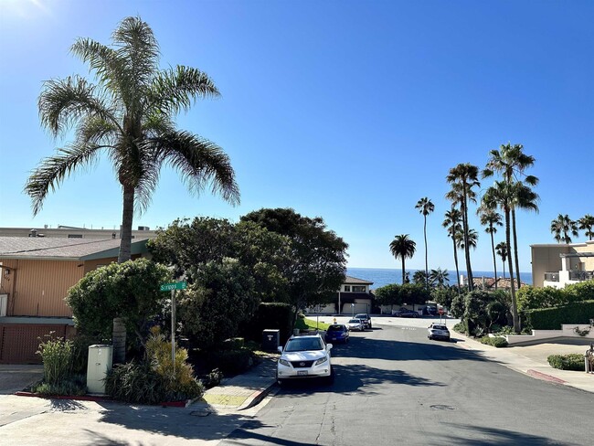 Photo - 7676 La Jolla Blvd Condominio