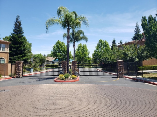 Photo - 1900 Danbrook Dr Unit 1427