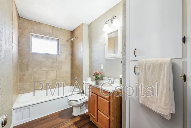 Photo - 2325 S Hiram St