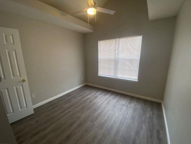 Photo - 230 Stirling Bridge Dr