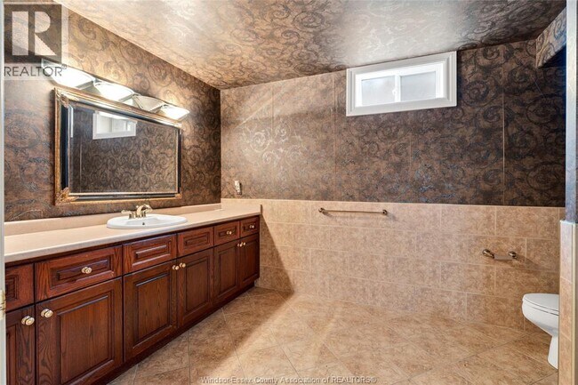 Photo - 1585 Stoneybrook Crescent