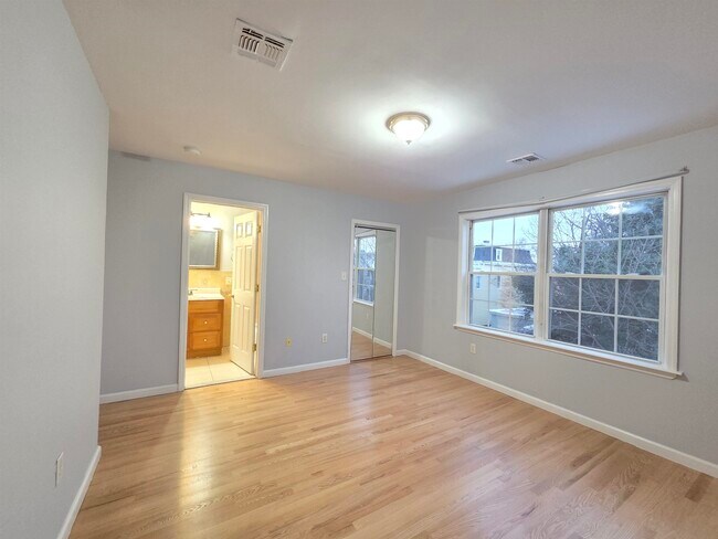 Photo - 27 Jewett Ave Unit 2
