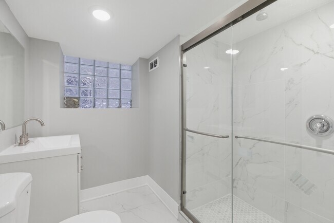 Photo - 3716 N Racine Ave Unit G